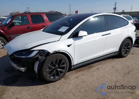 2024 Tesla Model X Long Range z USA, uszkodzony, nr VIN 7SAXCBE58RF448784